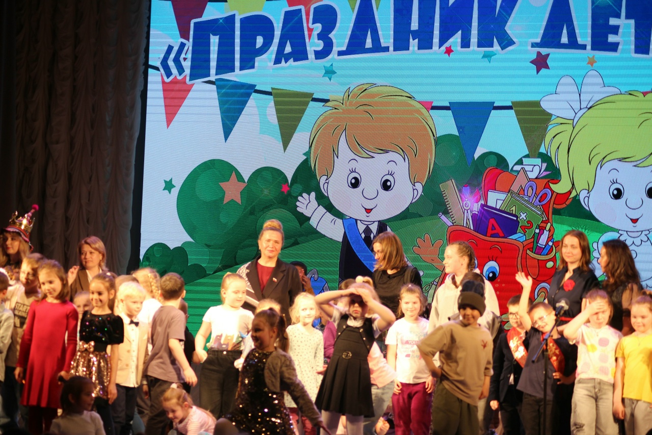 Праздник для выпускников ДОУ "Праздник детства". 