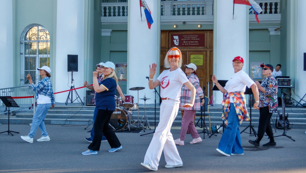 Музыкально-развлекательная программа «Мелодии лета» в рамках  проекта «Городские танцевальные веранды»